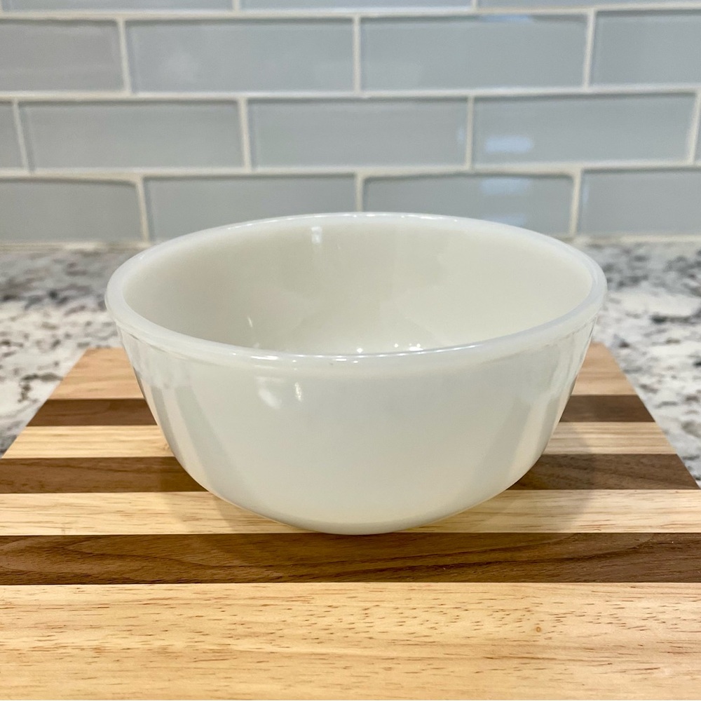 VTG Anchor Hocking Fire-King milk glass bowl